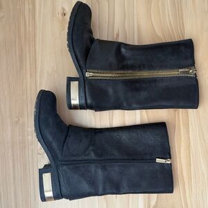 WOMENS Vince Camuto Black LEATHER & Moto Boots with Gold Accents sz 8